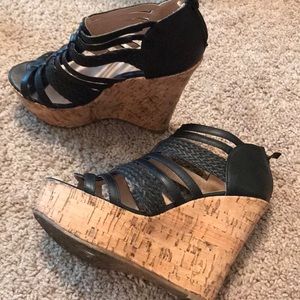 Black and cork wedge